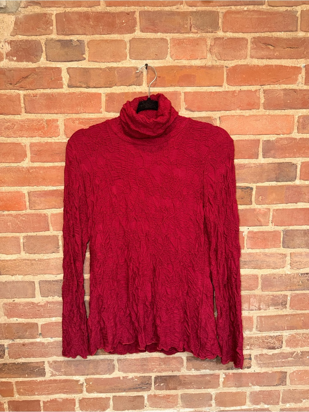 SNO SKINS Red Crinkle Turtleneck Sweater Long Sleeve Women’s